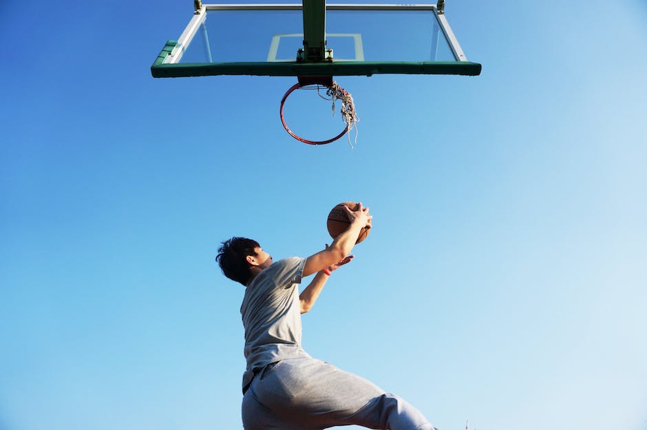 An image of LeBron James dribbling towards the basket on the basketball court.